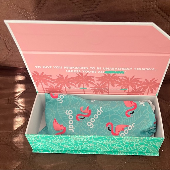 Sunglasses - Picture 4 of 4